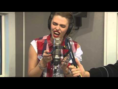 Brighi - Hurt LIVE la Radio 21 (Christina Aguilera cover)