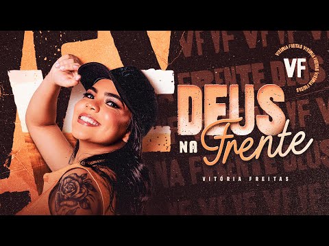 DEUS NA FRENTE - Vitória Freitas (Clipe Oficial)