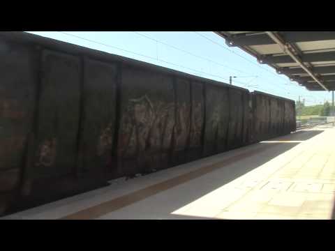 Comboios de Portugal CP Carga 1960 loco 1971 + wood passes Trofa Station