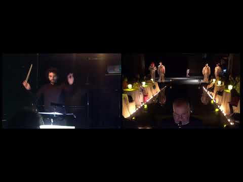 Kurt Weill και Bertolt Brecht, Die sieben Todsünden [Τα επτά θανάσιμα αμαρτήματα, 1933], παράσταση της Κρατικής Όπερας της Στάρα Ζαγόρα, Βουλγαρία, 14 Απριλίου 2018, σε σκηνοθεσία [[#Morten K. Roesen [Μόρτεν Κ. Ρόεσεν]#]] και μουσική διεύθυνση [[#Nicola Colafelice [Νικόλα Κολαφελίτσε]#]]. Αυτό το μπαλέτο μετ’ ασμάτων [ballet chanté], καρπός της τελευταίας συνεργασίας Weill και Brecht στην παρισινή τους εξορία μετά την άνοδο του ναζισμού, ενσαρκώνει την κατεξοχήν νεοπραγματιστική ματιά πάνω στην εμπορευματοποίηση του γυναικείου σώματος και του καλλιτεχνικού ταλέντου στην καπιταλιστική Αμερική, μέσα από τη διπλή φιγούρα της Άννας Ι και της Άννας ΙΙ που περιδιαβαίνουν επτά πόλεις σε αναζήτηση πλούτου.