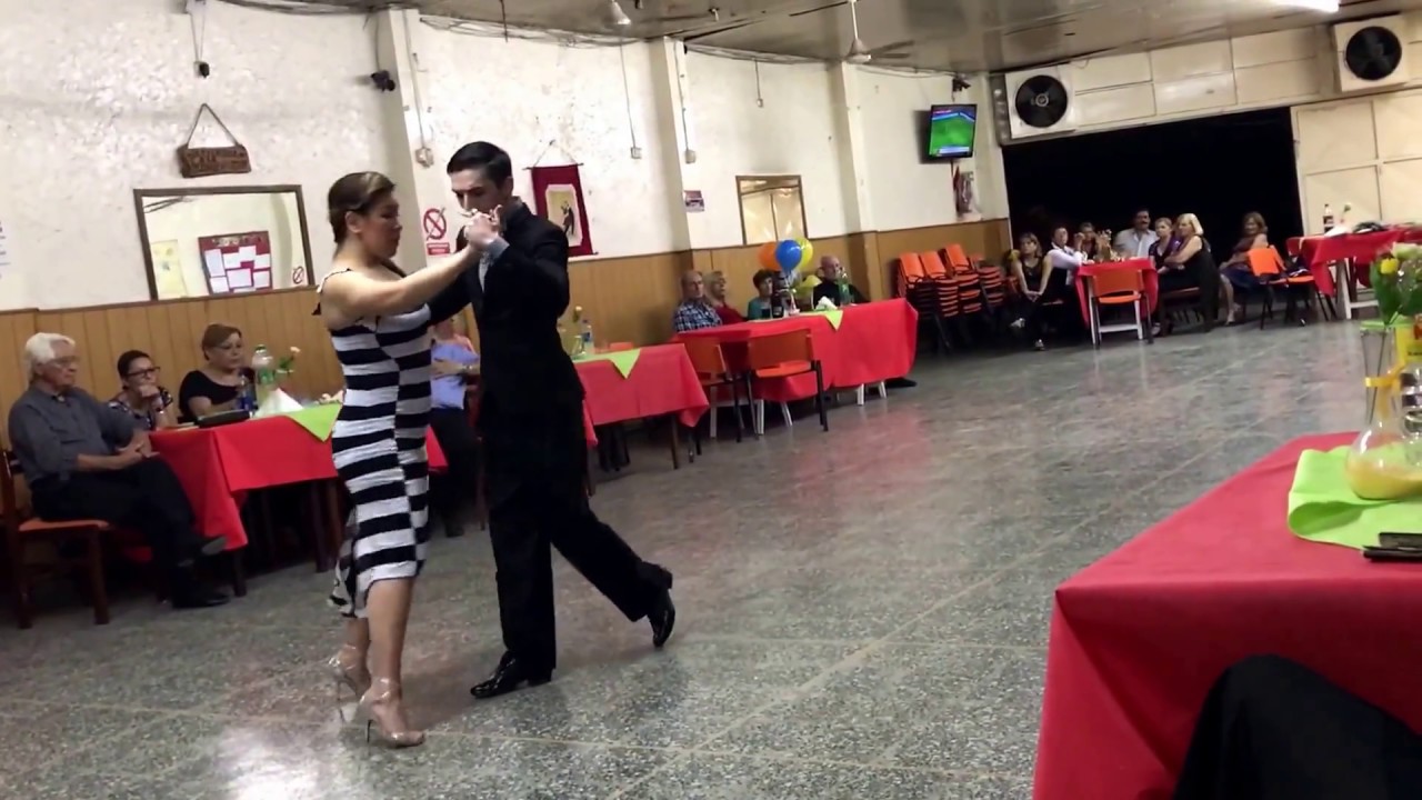 Video thumbnail for Vivian Yeh y Nicolas Marini en Milonga Urbana 2/18/2017 - Cordón de oro