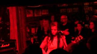 Babes In Toyland &quot;Drivin&#39;&quot; live at Pappy and Harriet&#39;s 2.10.15