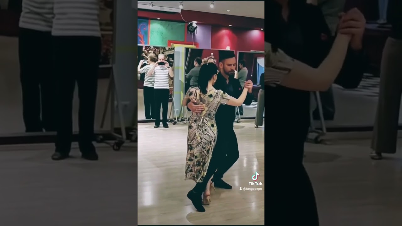 🤍 Follow ➡️ @tangoexpo  Tango lesson by: @kristi.mironenko y @alexseymironenko #tango