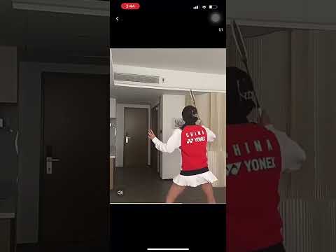 ~子甄彣璟~自動回彈 羽毛球 單人訓練器 練習神器 羽毛球訓練器 夜光球 夜日兩用 室內運動 羽毛球陪練器