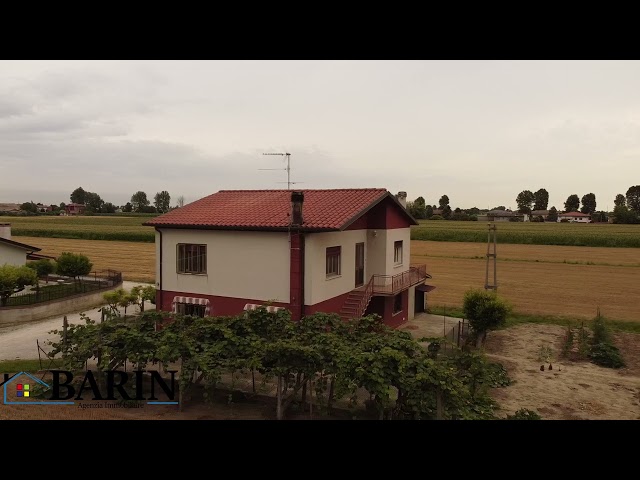 Casa singola con 14.000 mq di terreno agricolo vicino al centro di STANGHELLA