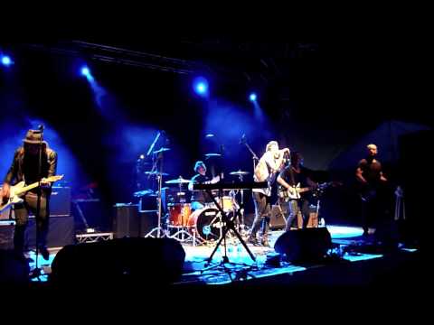 Amy Meredith - Faded White Dress (Supporting Stereophonics, Live Perth 2010)