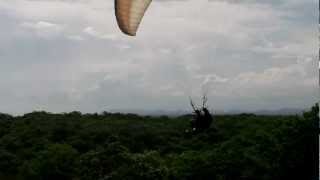 preview picture of video 'Aterrizaje Top en caldera.MP4'