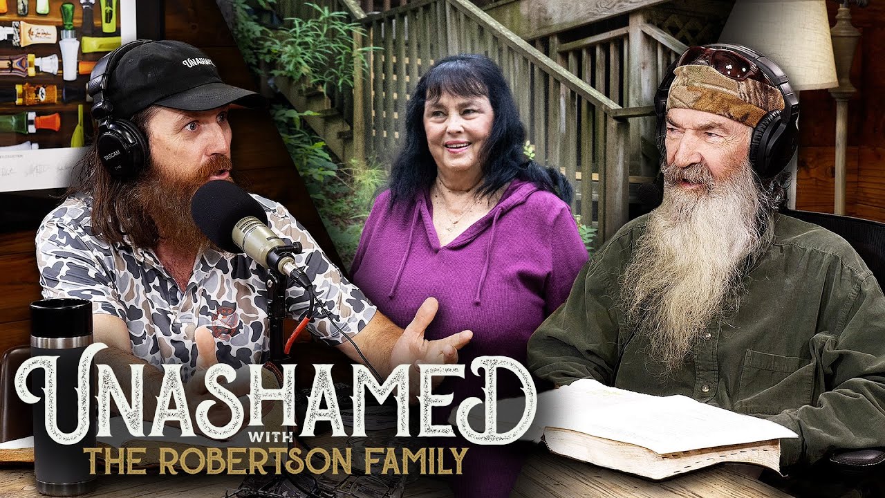 Ep 886 | Miss Kay Literally Lights Up Phil’s Life & Jase Almost Throws Hands in Preaching School