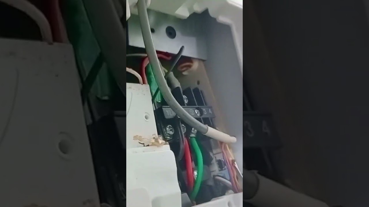 AC E2 error code #Air conditioner #shorts