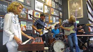 Tennis &quot;I&#39;m Calling&quot; Live at Twist &amp; Shout 9/15/14