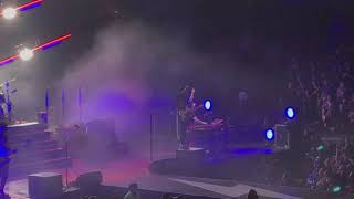 No Champagne Socialist : Oh, The Boss is Coming - Arkells