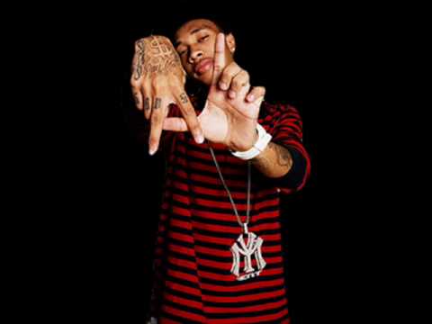 Young Money Ft. Lloyd - Bed Rock