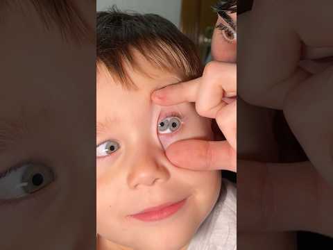 My nephew Robertito has 3 eyes 👁️