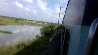 preview picture of video 'WAP-4 12842 Coromandel Exp shows it's stately speed near Ongole!'