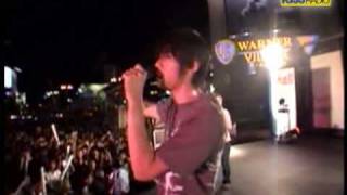 2002年 周杰倫的青澀模樣 現場演唱-分裂