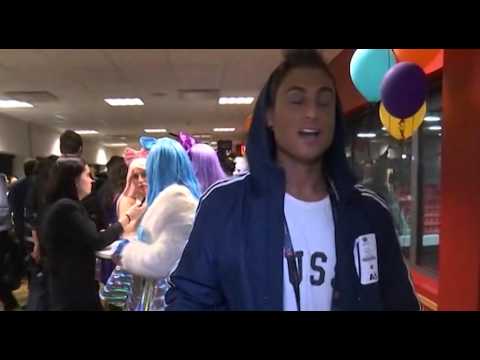 Här hänger Samir ut VIktor i direktsändning: "Han bajsar"