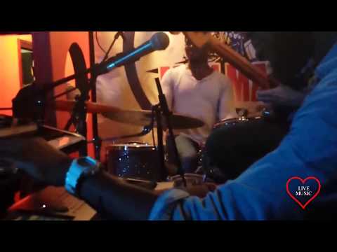 Snarky Puppy - Young Stuff - Michael League Epic Bass Solo