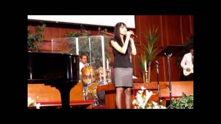 Melody Hovsepian - Du Inz Hedes Amenur (First Armenian Assembly of God Church).wmv