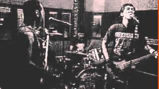 Download lagu BOMBARDIR - Aku Tetap Pada Jalanku mp3