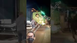 Download lagu Truck driver vs thug #shorts #youtubeshorts #viralnews #news #driver #truckdriver mp3