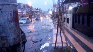 preview picture of video 'Flood in Thamrin Street'