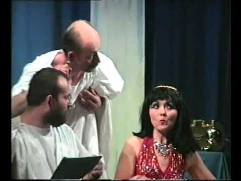 Divadelní soubor J. K. Tyl ve hře Caesar z 18. března 1999