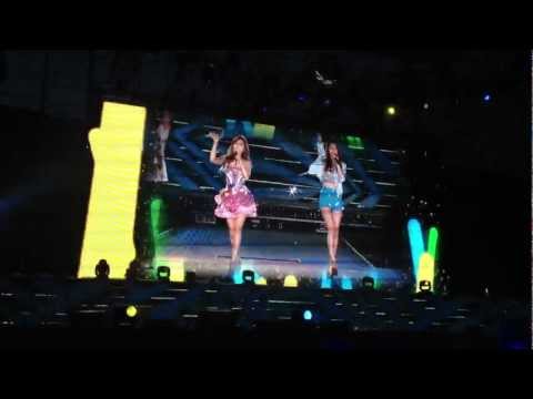 [Fancam] 121125 Jessica & Krystal - California Girls at SMTown Live in Bangkok 2012 By DeerYoonKuma