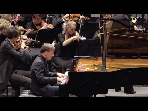 Johannes Brahms: Piano Concerto no. 2 (Stephen Hough pianist)