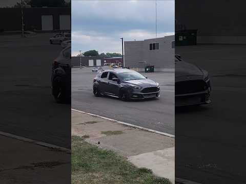 Thumbnail for Loud Ford Focus ST Does a Heavy Acceleration Leaving a Car Show! by Ford Focus