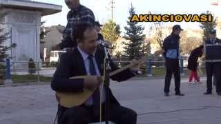 KAZAN, DOMBRA'YI İKİ TELLİ SAZ İLE BESTECİSİ ARSLANBEK SULTANBEKOV'DAN  DİNLEDİ.