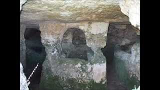 preview picture of video 'Le sbalorditive catacombe di Sortino in contrada Lardia'