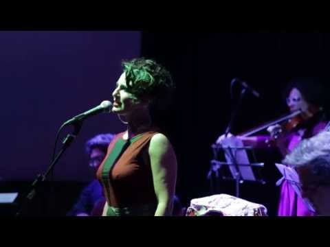 LA EXTRANJERA (de Liliana Felipe)