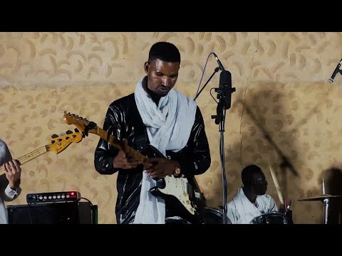 Mdou Moctar - Afrique Victime (Live)