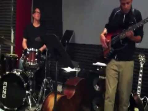 Oleo - Jazz Groove - Tiago Garcia Bassist