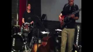 Oleo - Jazz Groove - Tiago Garcia Bassist