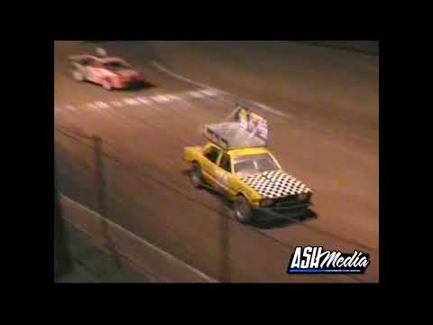 Outlaw Sedans: Boss and Jorgensen Battle (Heat 12) - Mackay Speedway