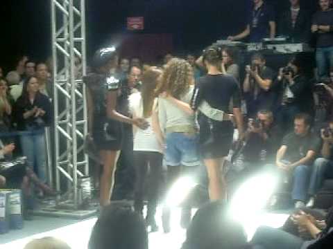 Miss Santa Catarina 2010 - Aline Zermiani - Desfile BFS - AREZZO -Parte 2