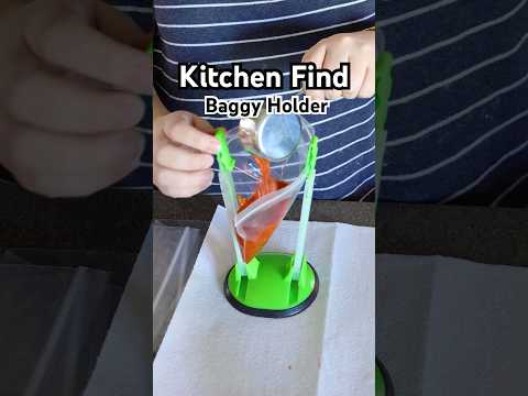 Try these ziploc bag holders to hold freezer baggies or small food storage bags #kitchenfinds