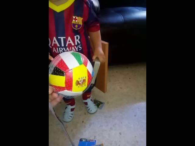 Vídeo relacionado con Bandera Vertical Grande FC. Barcelona - Medidas 150 x 100 cm. - Polyester 100% - para Exterior e Interior