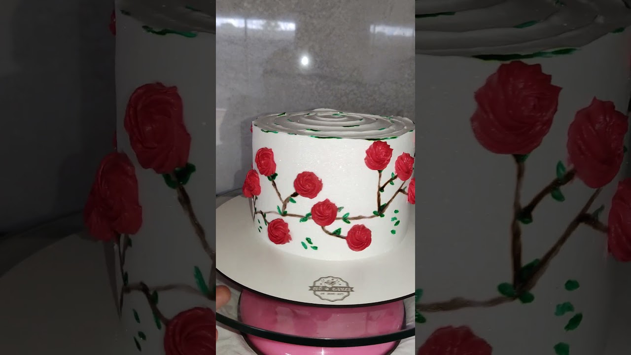 Bolo pintado no pincel, com rosetas bico 22. Bolo feminino #confeitaria