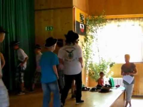 Schulklasse Welbsleben: Auftritt am Schützenfest