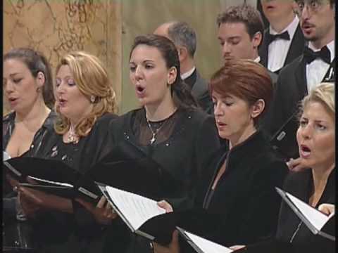 Amadeus Kammerchor di Trecate diretto dal Maestro Cavallaro esegue "Patria Oppressa" dal "Macbeth"