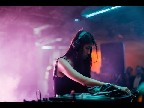 download lagu mp3 mp4 Flora Wong, download lagu Flora Wong gratis, unduh video klip Flora Wong