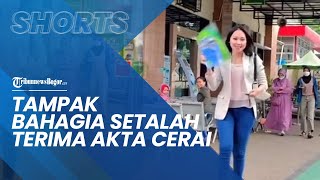 Wanita Tampak Bahagia Setelah Terima Akta Cerai, Ternyata Ditinggal Suami Ketika Baru 3 Hari Nikah