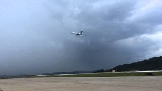 preview picture of video 'United Express ERJ-145 takeoff'