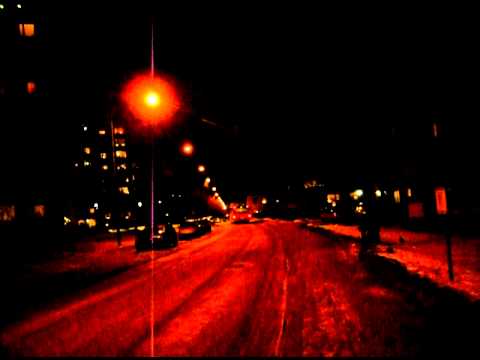 Gamla Uppsala Buss 121 åker iväg från Norrlandsgatan