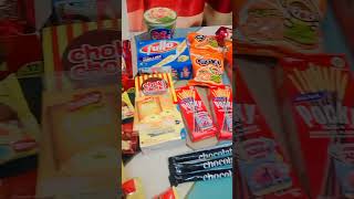 Download lagu menemukan banyak jajanan.#bengbeng #chocopie #rolls #better #chokichoki #fullo #pocky #chocolatos mp3