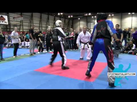 Cindy Cote vs Morgan Plowden - Women's Point Sparring Semi-Final - Quebec Open 2016