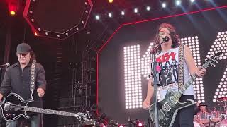 Paul Stanley Jokes about “Christine 60”