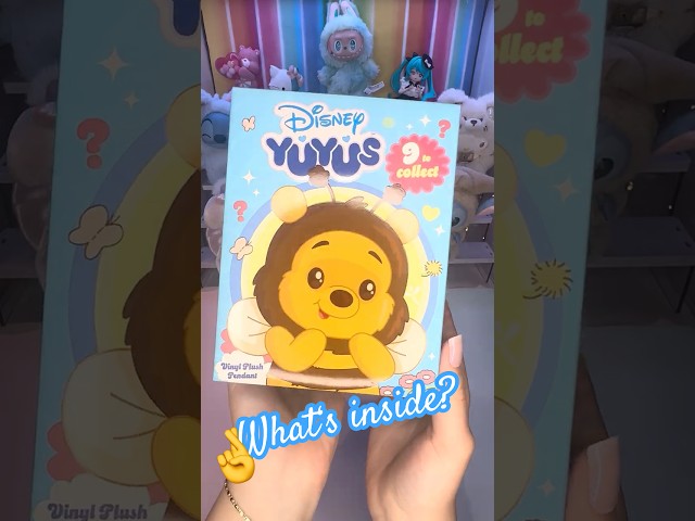 Vídeo relacionado con Disney YuYus Winnie The Pooh, Caja Sorpresa, Colgante Decorativo (Charm) Coleccionable 9 diseños Diferentes de Peluche y Vinilo para Bolso, Mochila o Llaves, 12 cm, +0 Meses (6315870777)